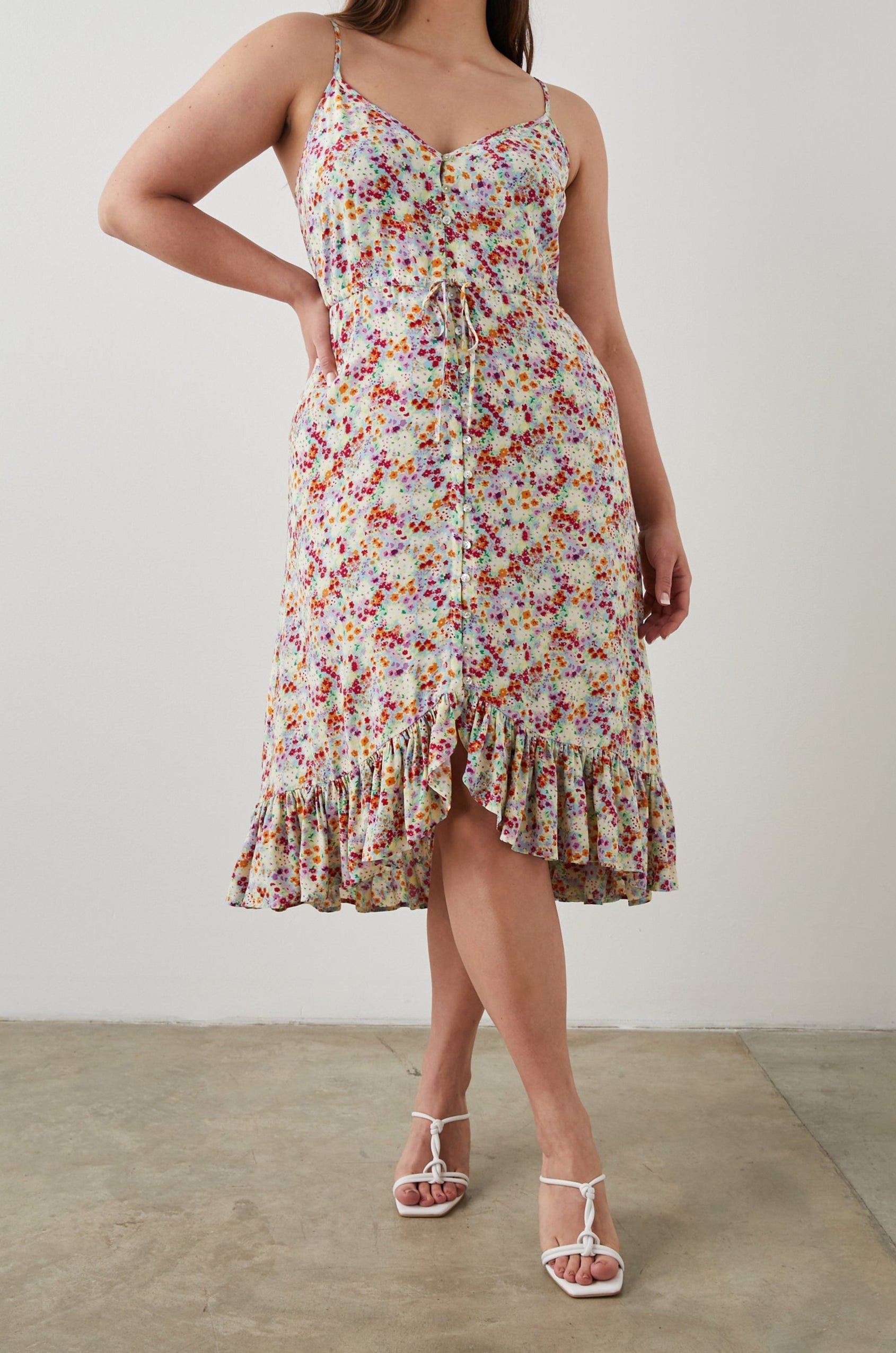 FRIDA DRESS FLEUR - FRONT FULL BODY MODEL 2