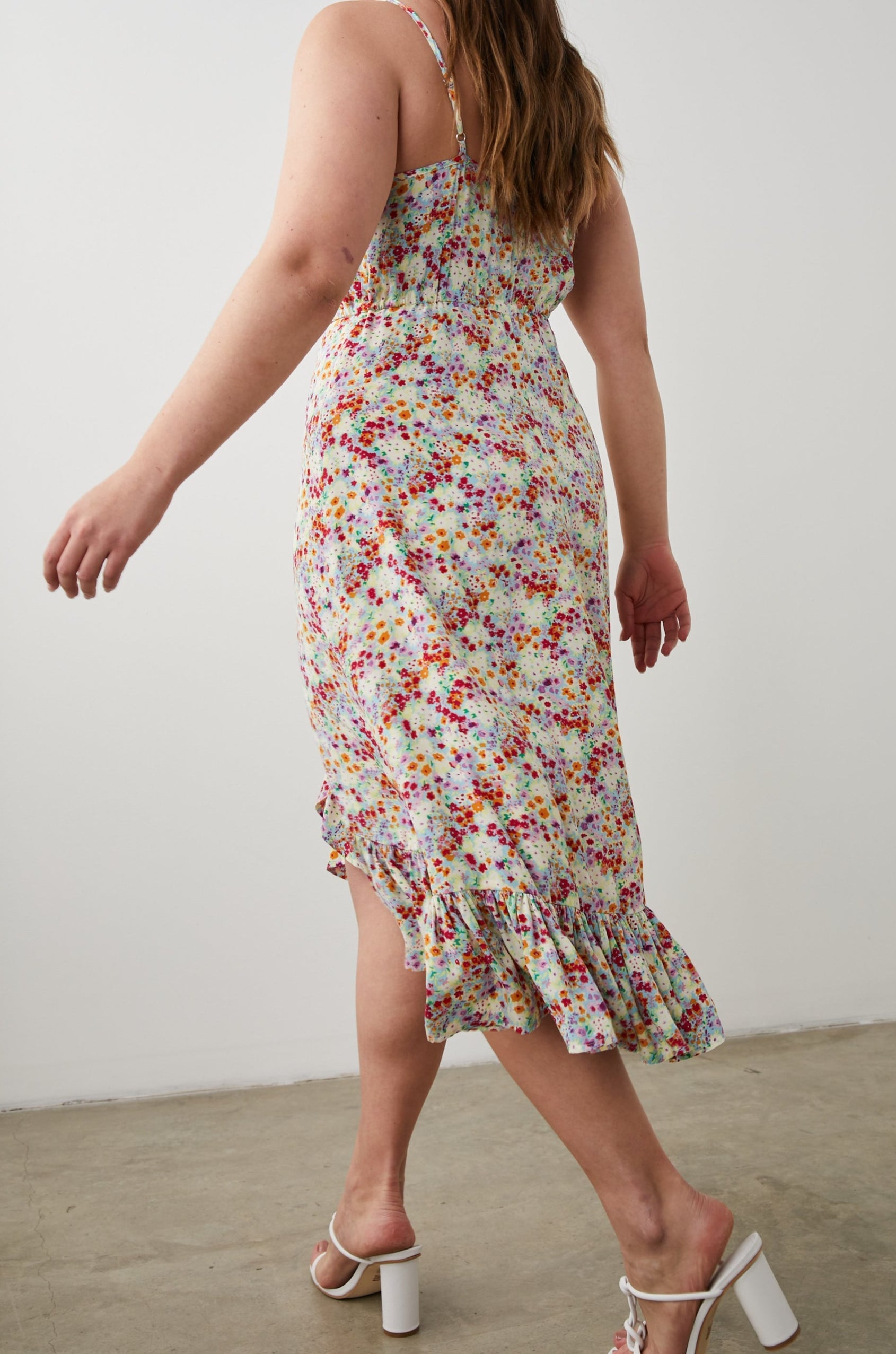 FRIDA DRESS FLEUR - BACK BODY MODEL 2