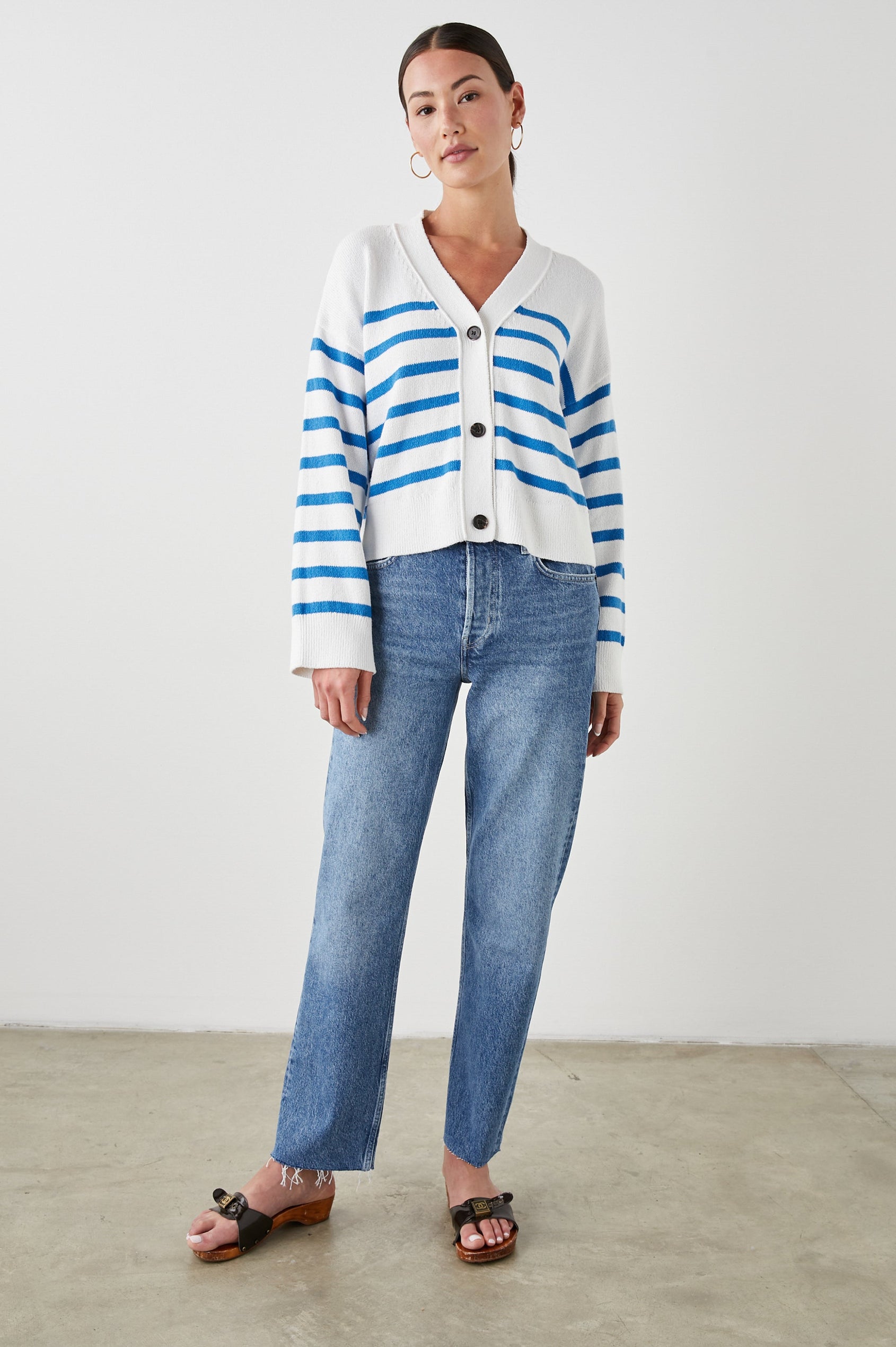 GENEVA CARDIGAN WHITE AZURE - FULL FRONT BODY 