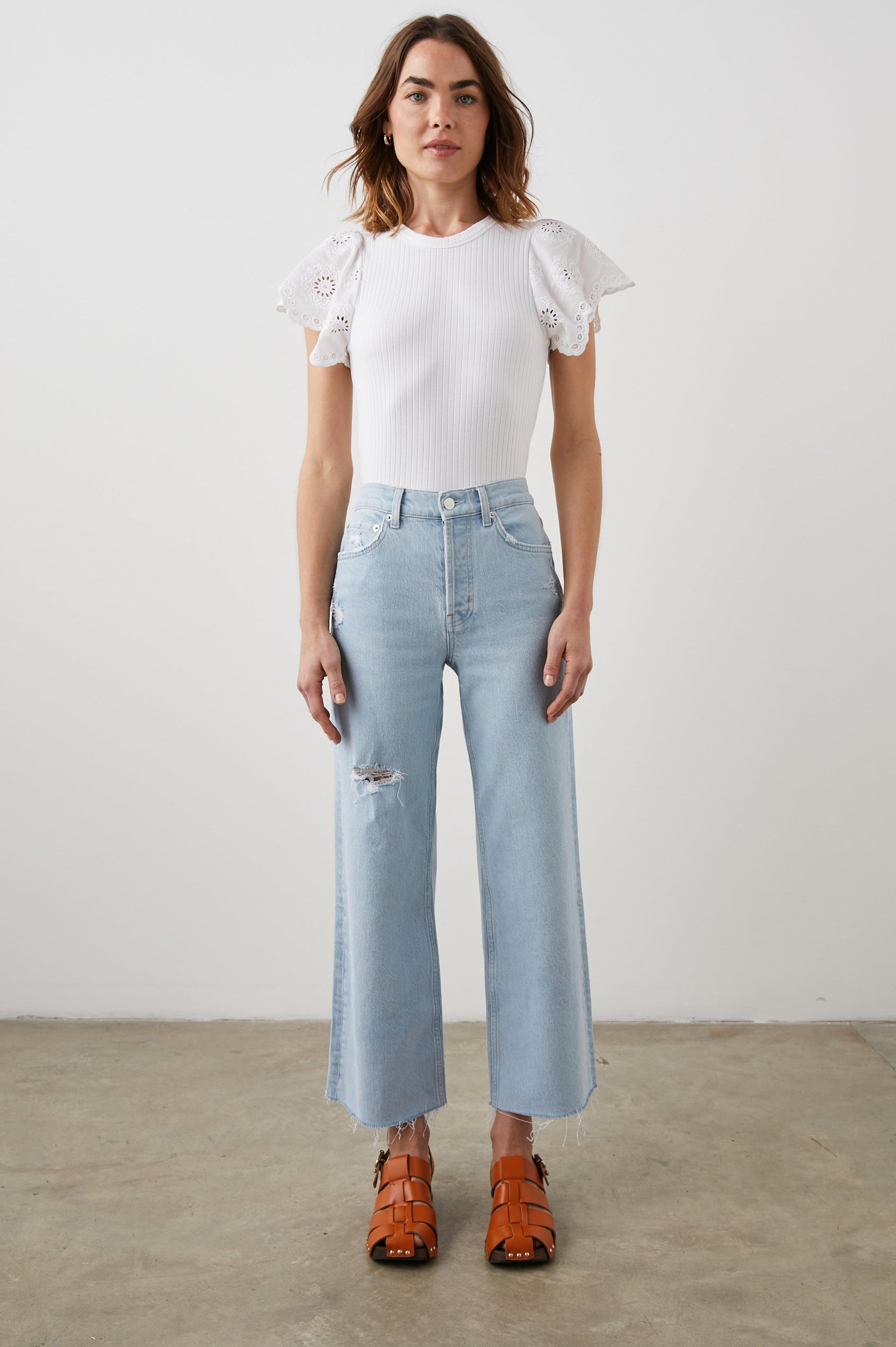 GETTY CROP OCEANVIEW DISTRESS - FULL FRONT BODY