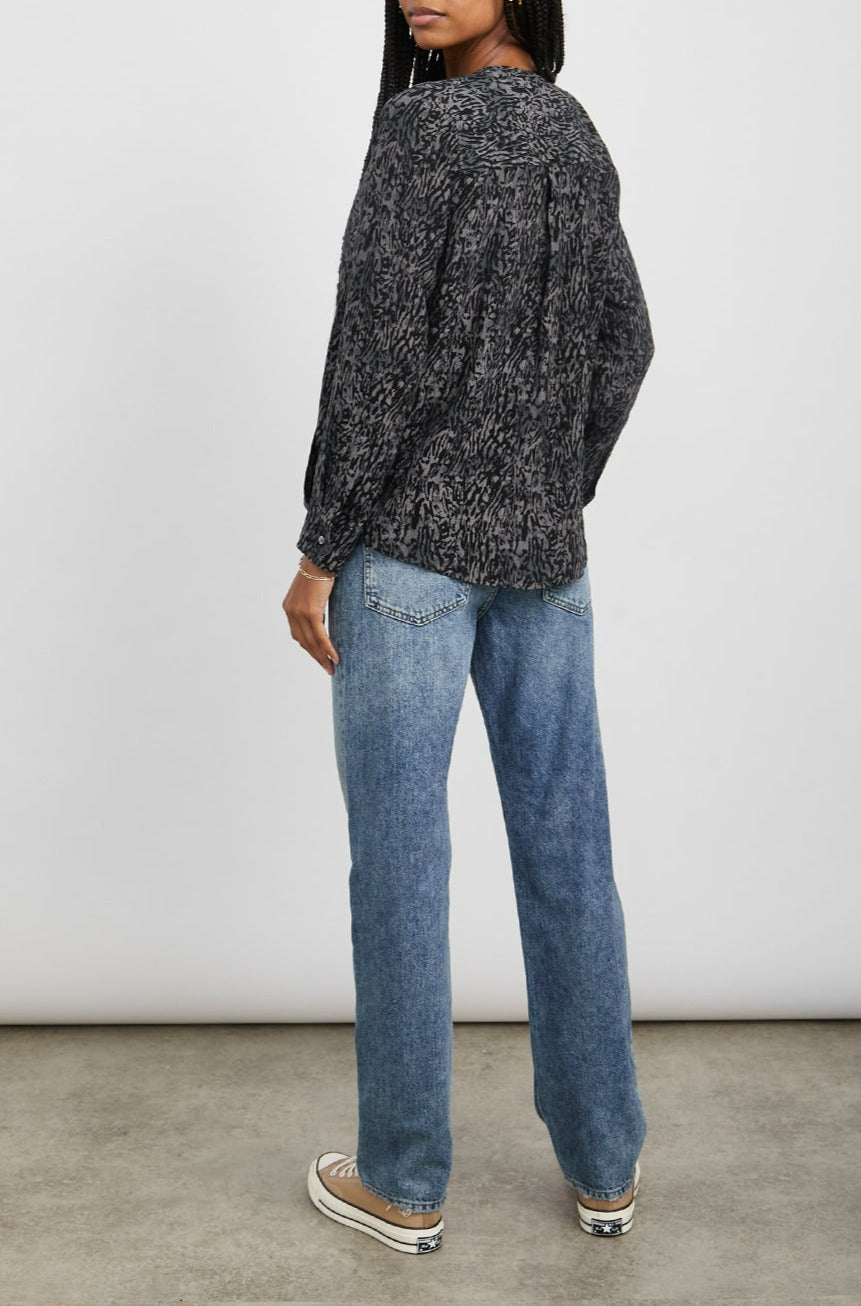 HILLARY CHARCOAL ABSTRACT ANIMAL -BACK