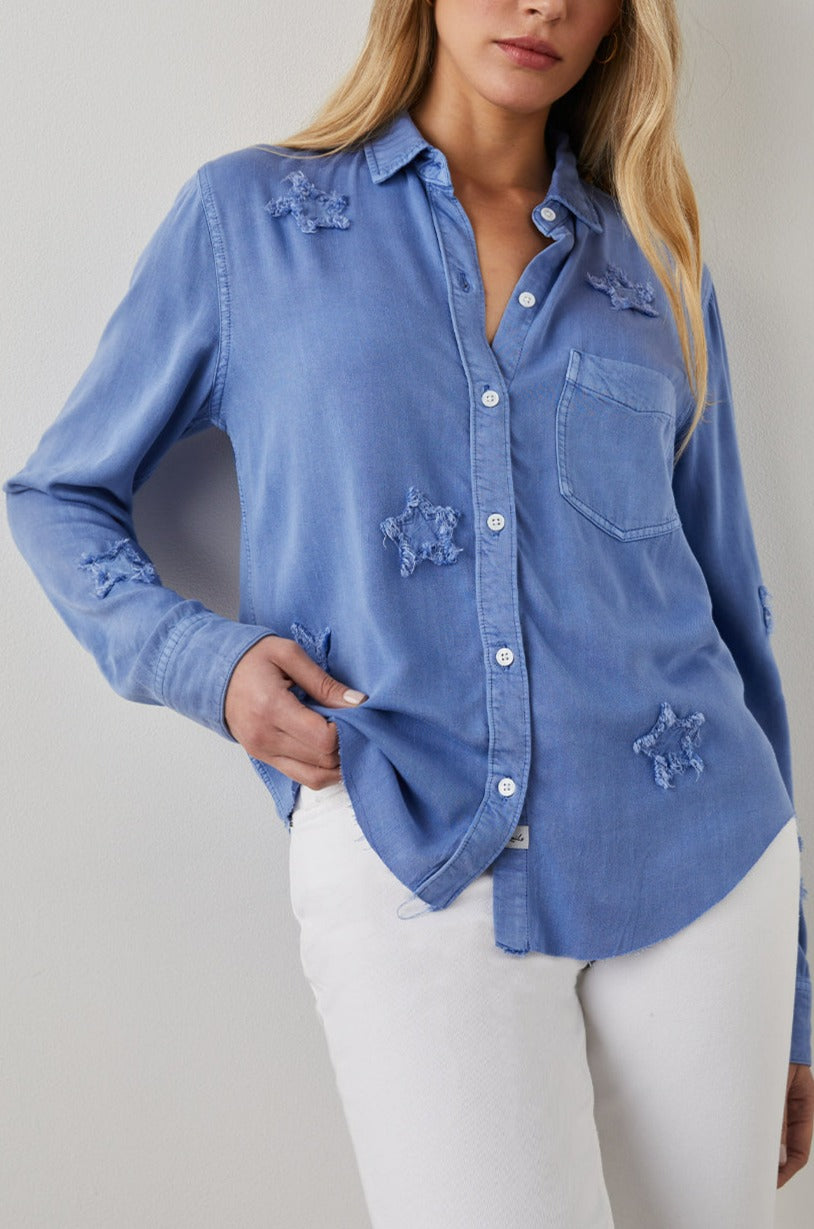 INGRID SHIRT RAW FRENCH MILITARY STARS - FRONT IN MOTION