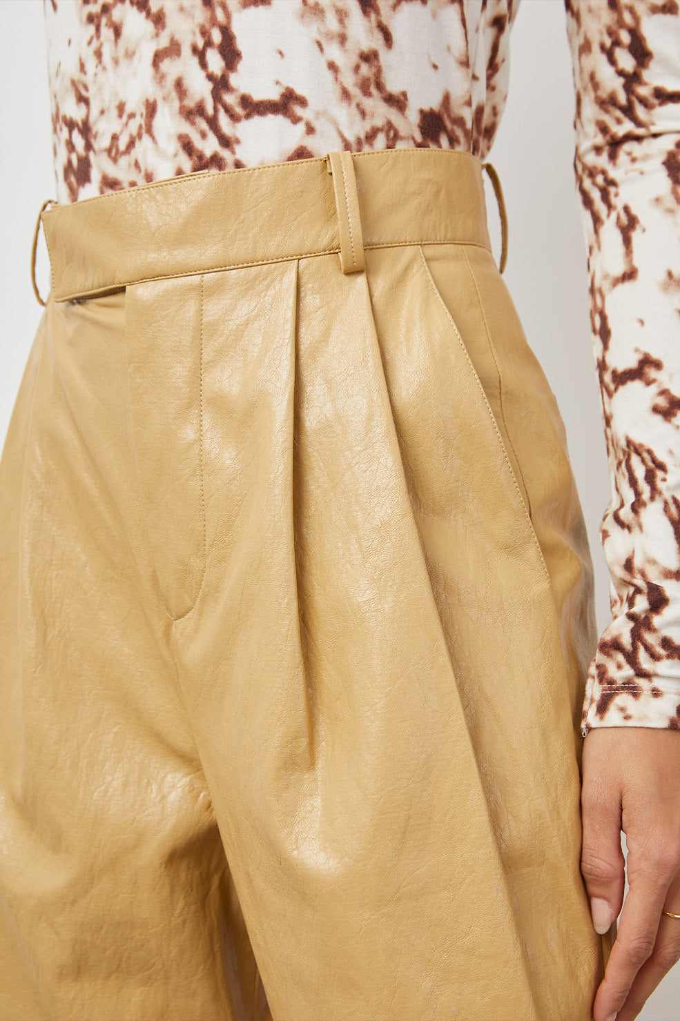 JO PANT CAFE - FRONT POCKET DETAILS