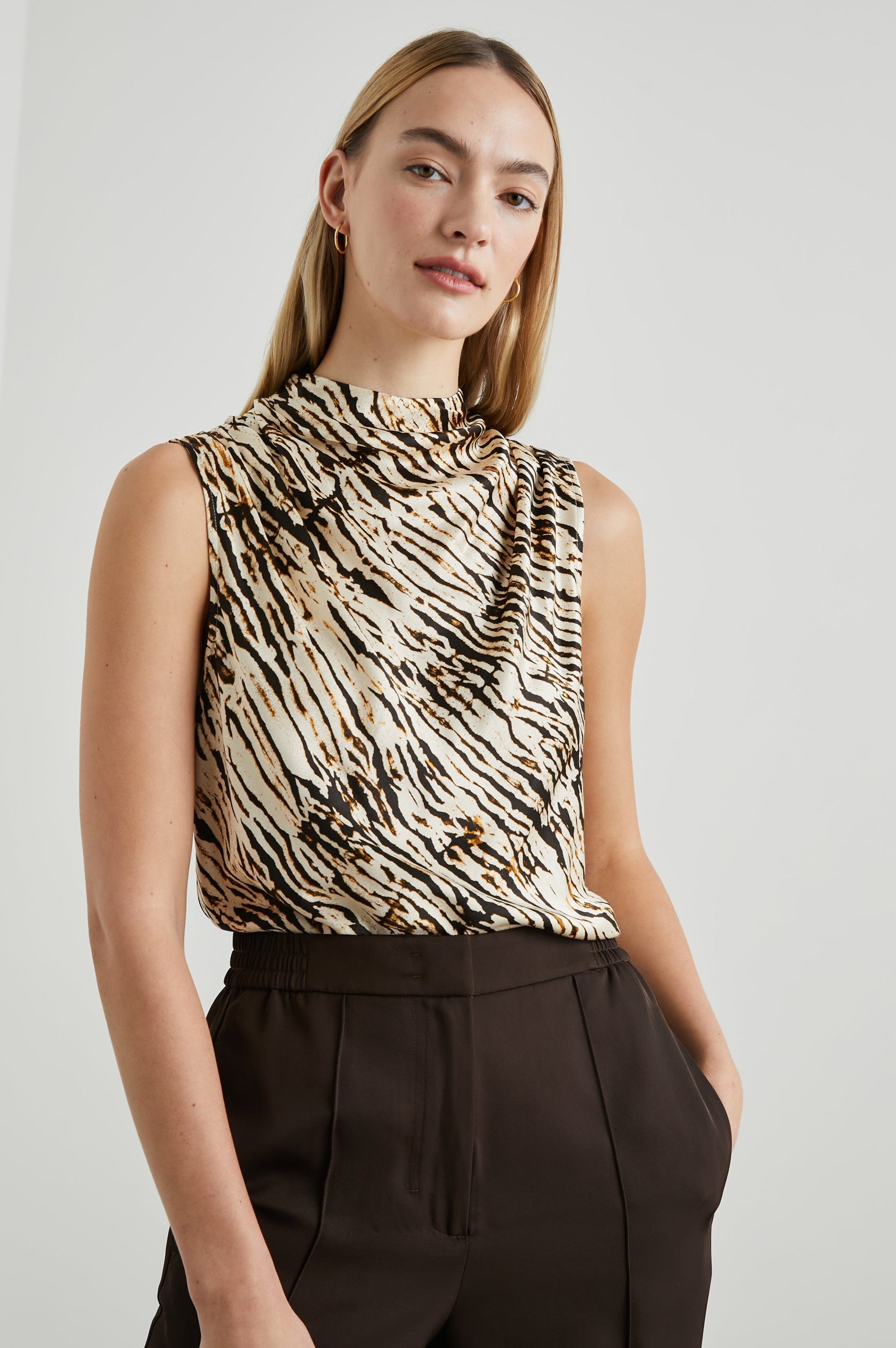 KALEEN TOP NEUTRAL IKAT - FRONT TUCKED IN