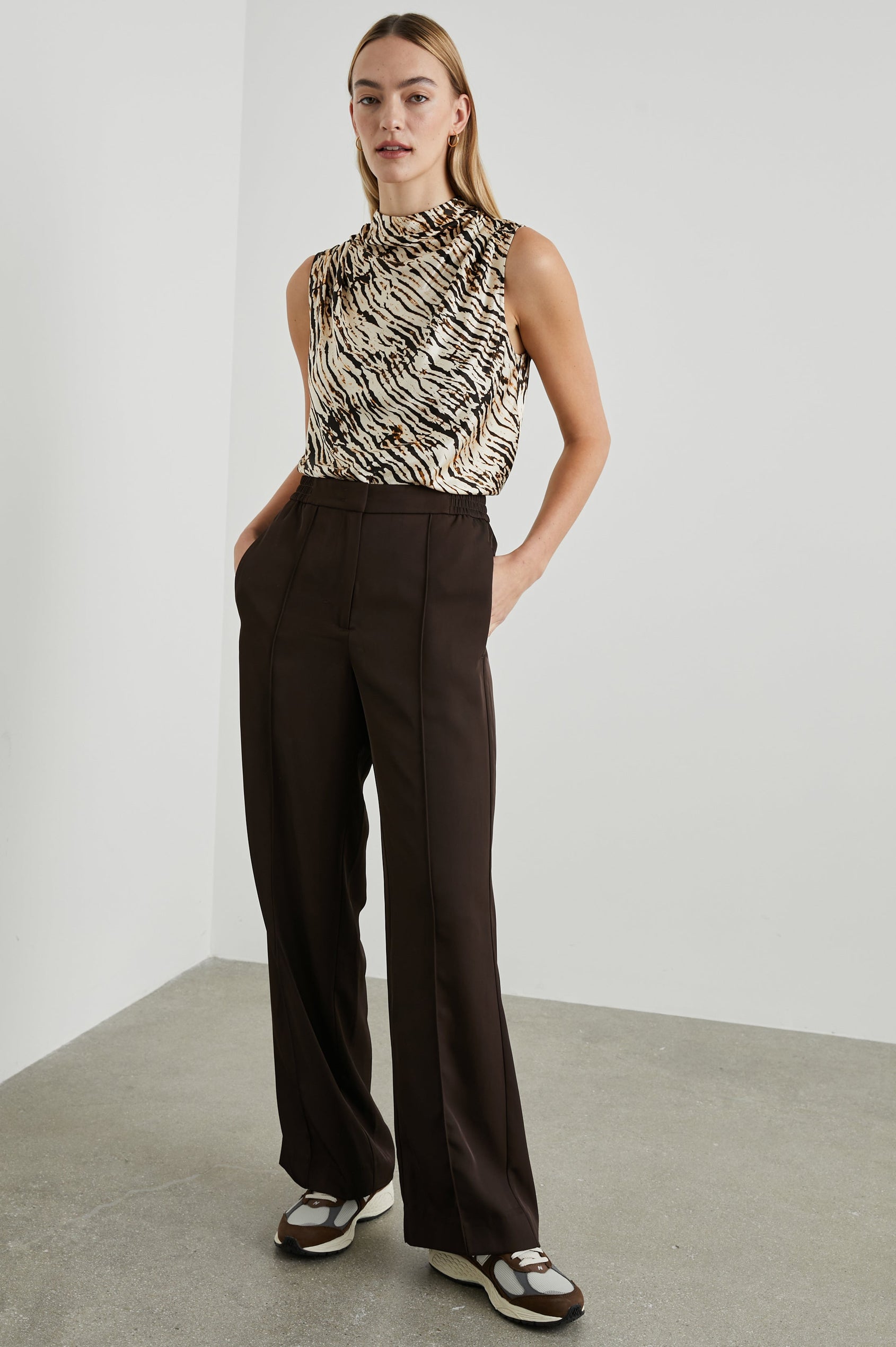 KALEEN TOP NEUTRAL IKAT - FULL FRONT BODY