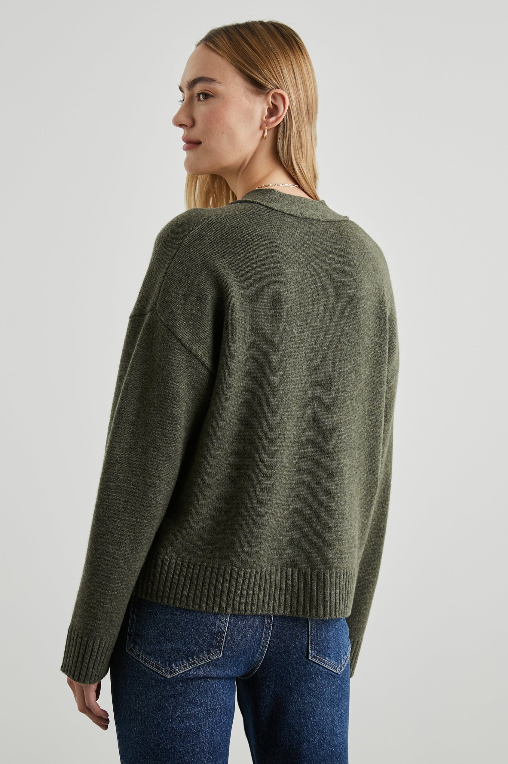 LINDI SWEATER OLIVE - BACK