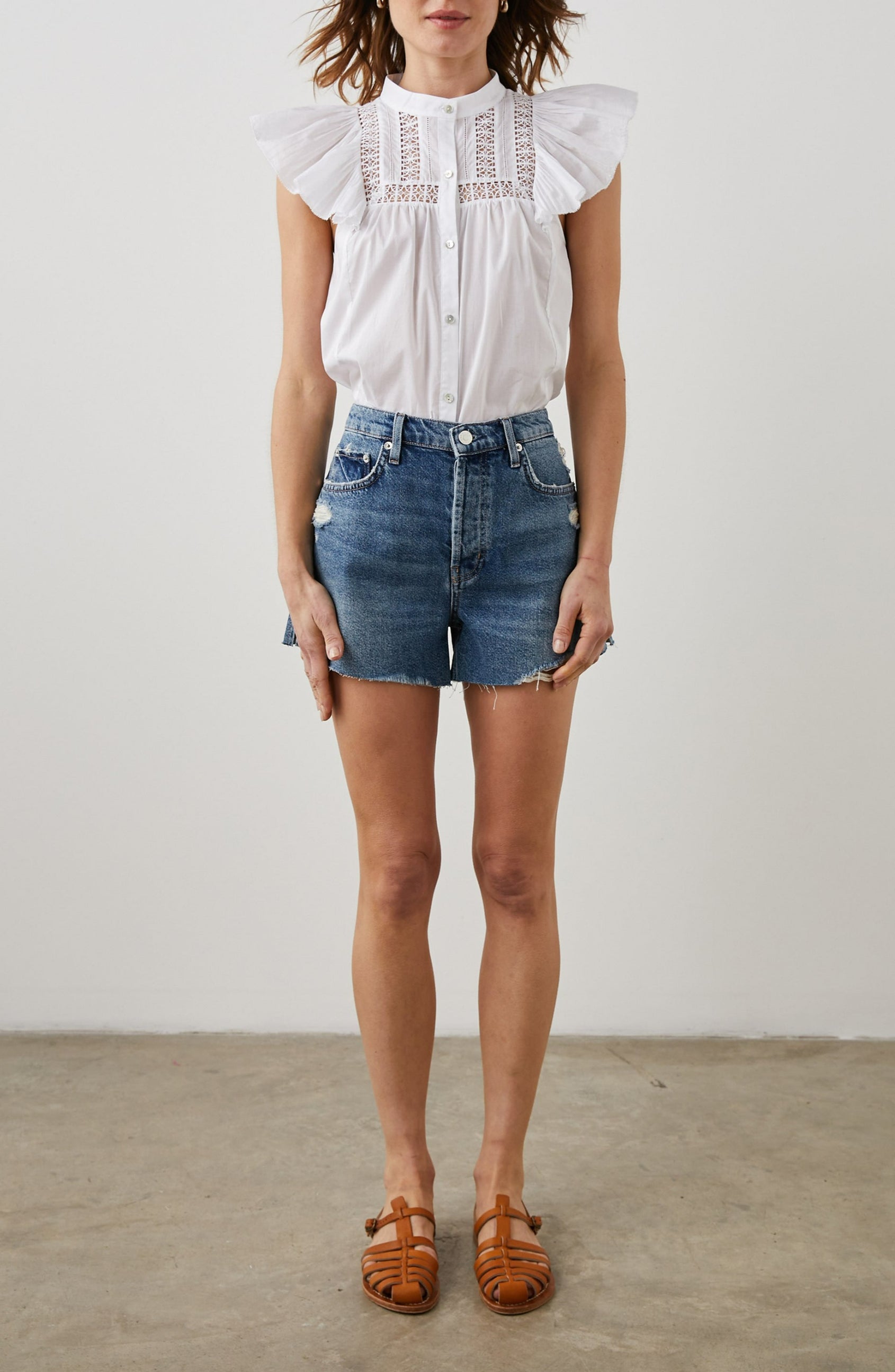 LOUELLA TOP BEACH WHITE - FULL FRONT BODY