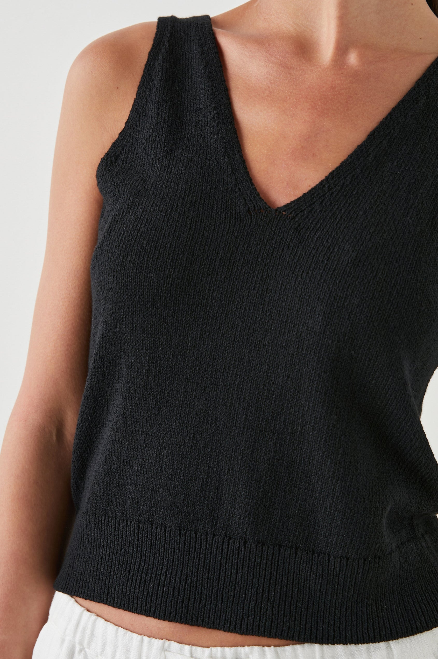 MAISE TANK BLACK - DETAIL