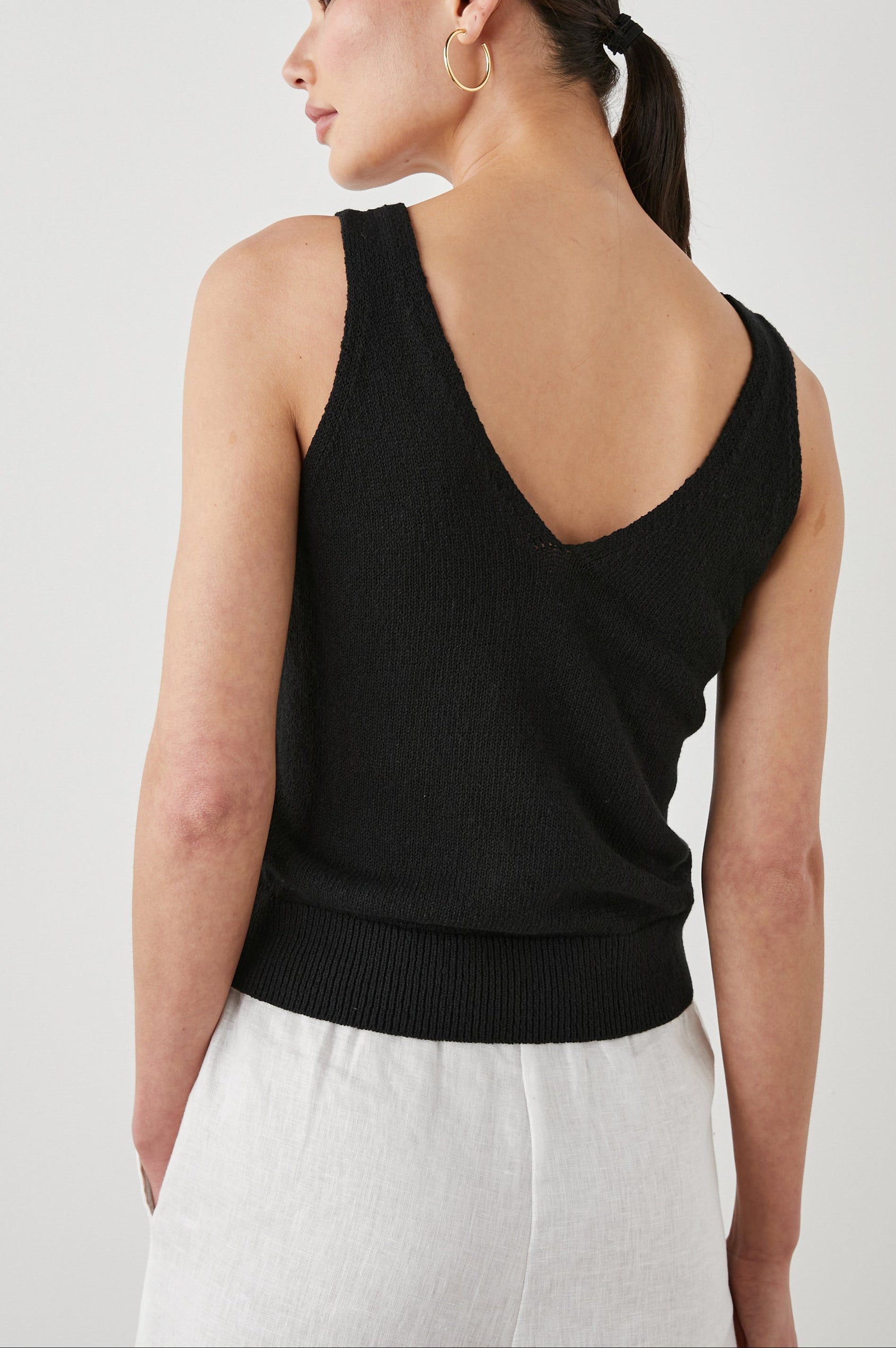 MAISE TANK BLACK - BACK DETAIL
