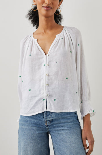 MARIAH TOP GREEN DAISY EMBROIDERY - MODEL 2 FRONT