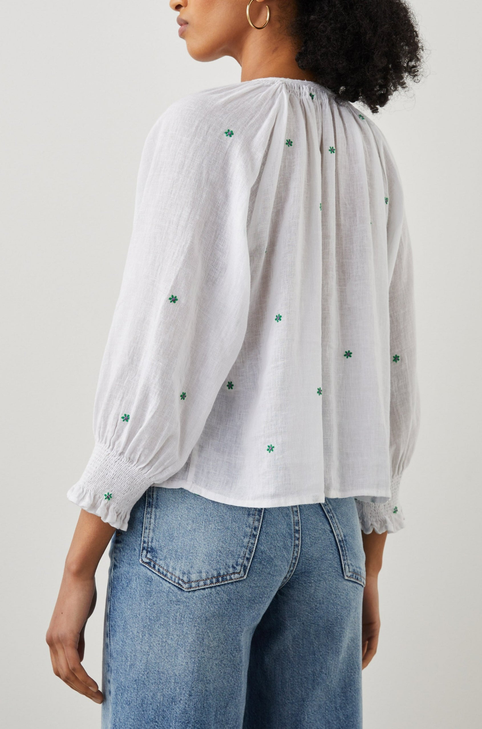 MARIAH TOP GREEN DAISY EMBROIDERY - MODEL 2 BACK