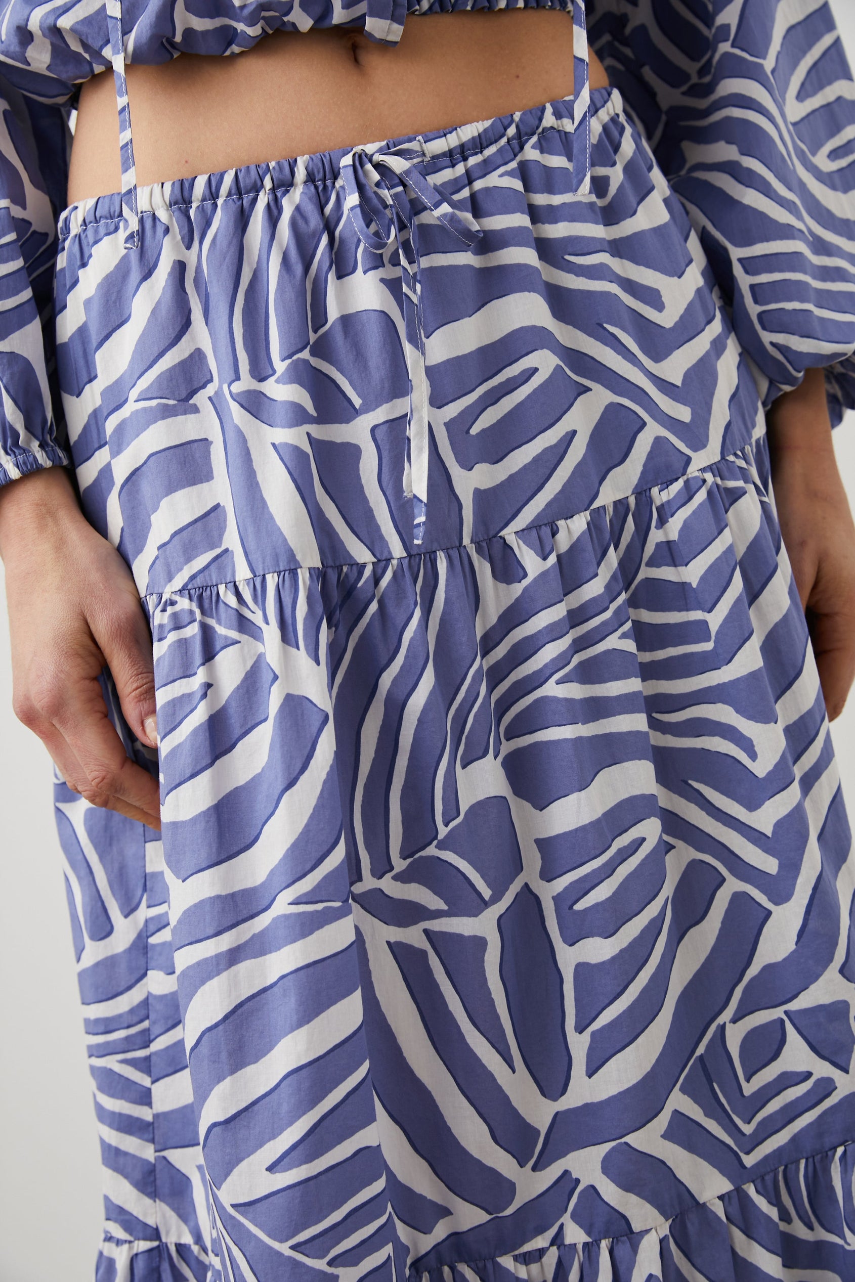 MARY SKIRT ISLAND WAVES - DETAIL