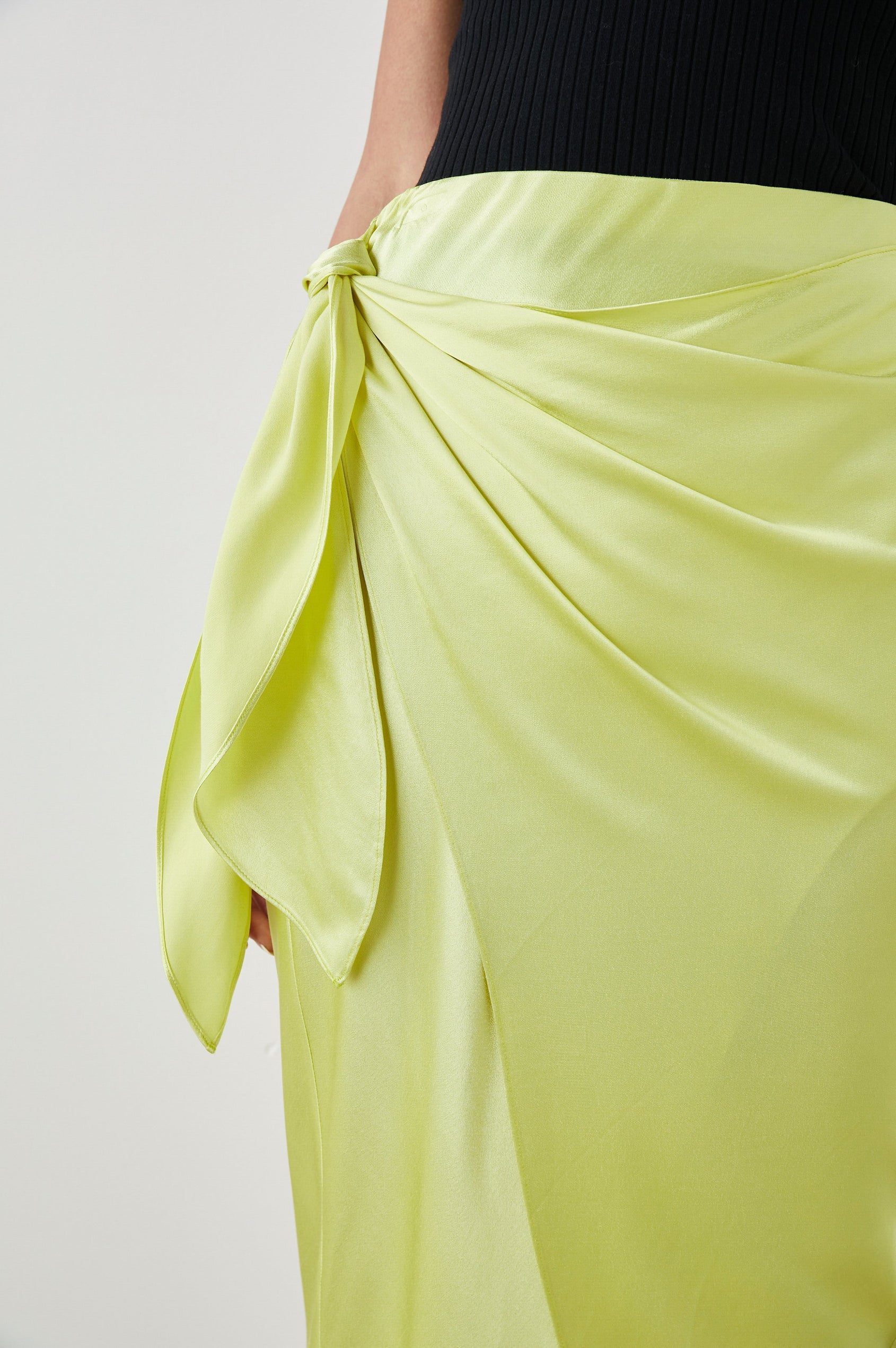 ADRIENNE CHARTREUSE - DETAIL