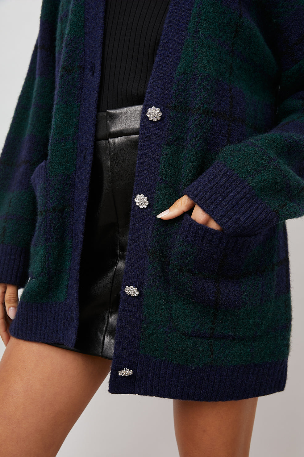 RUNI NAVY TARTAN CARDIGAN- DETAIL
