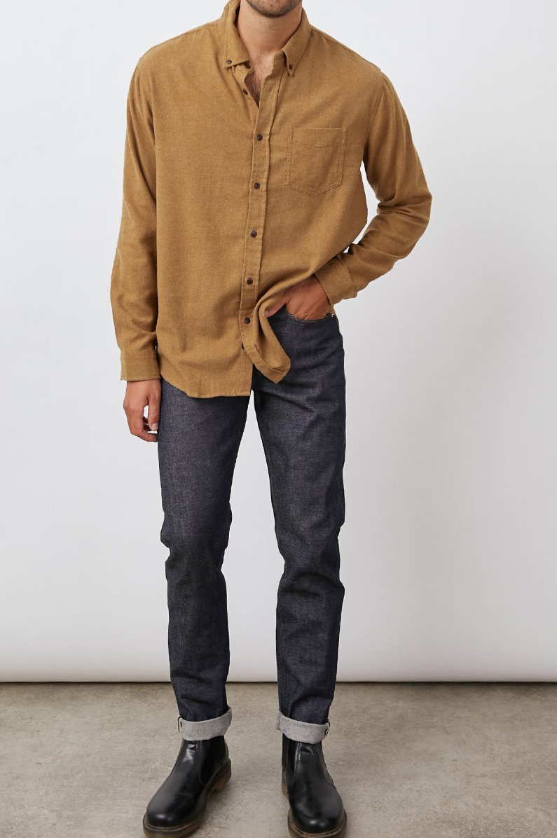 RUNSON SHIRT GOLDEN ROD - FRONT FULL BODY HAND IN POCKET