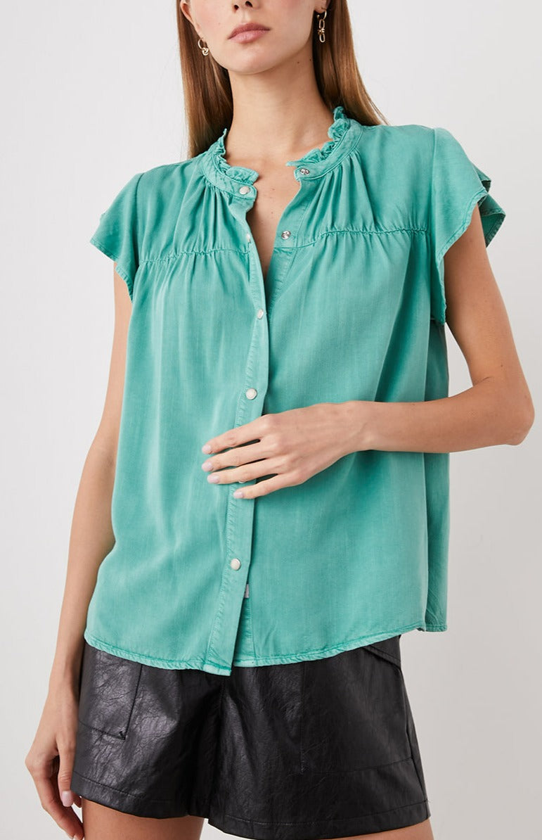 RUTHIE TOP BASIL - FRONT UNTUCKED