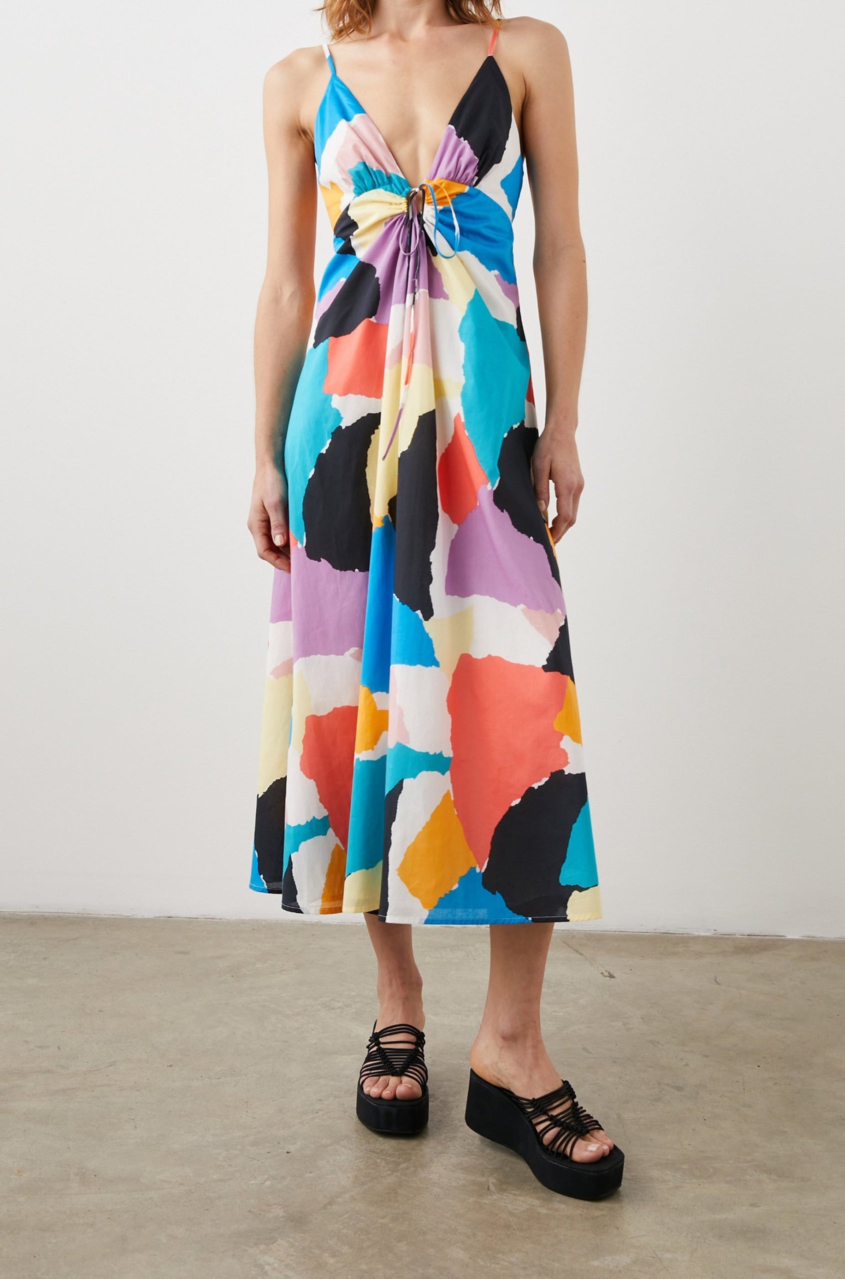 SABINA DRESS SUMMER COLOR BLOCK - FRONT IN MOTION