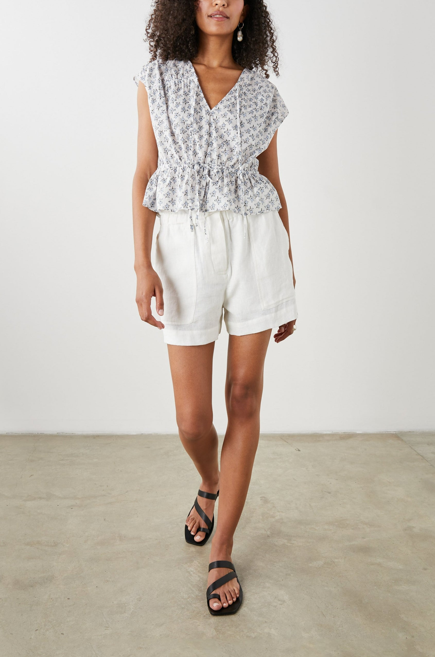 SAVI TOP WHITE BLUE IVY - FULL FRONT BODY