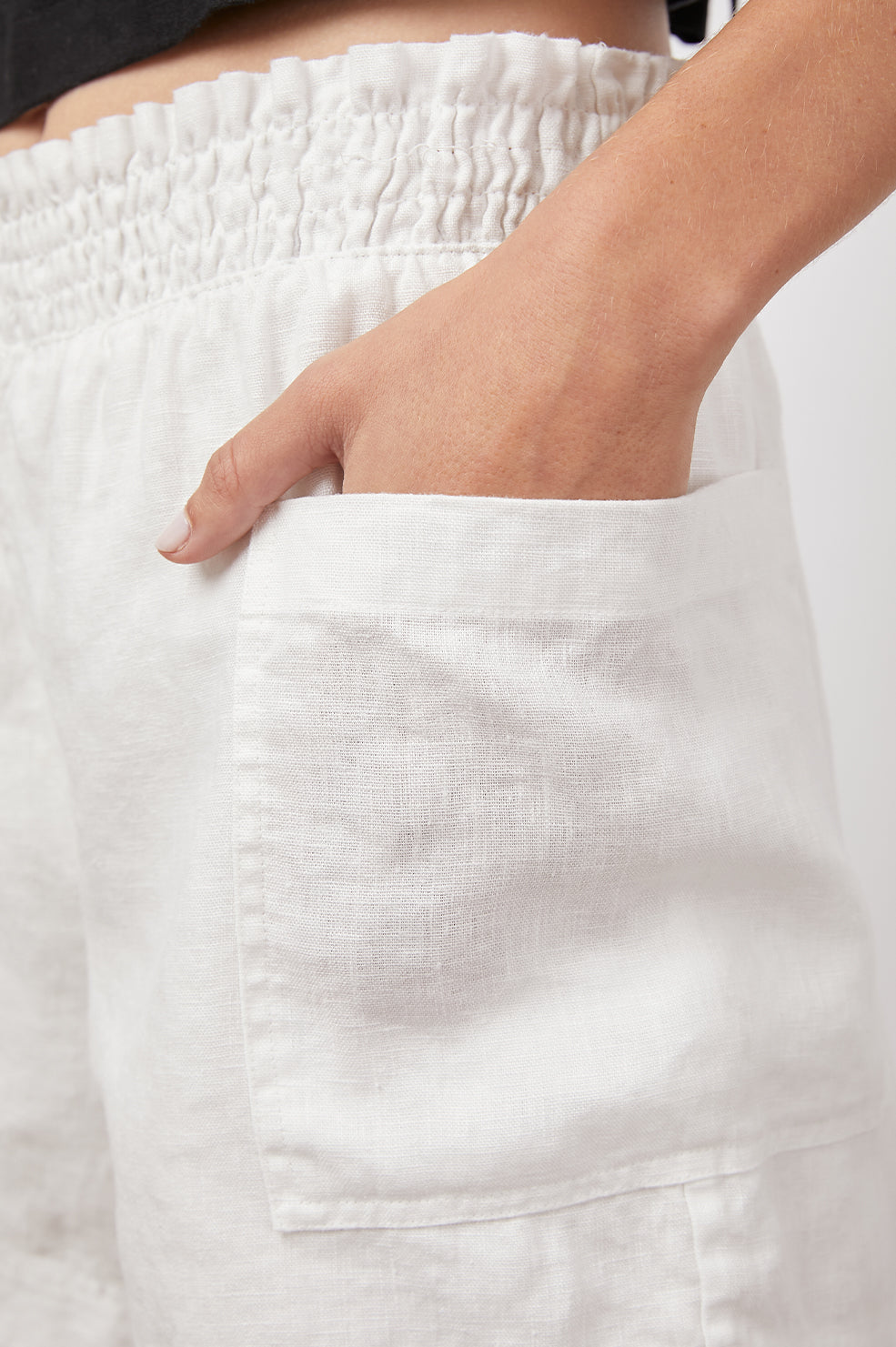 SUMMER WHITE SHORT-DETAIL