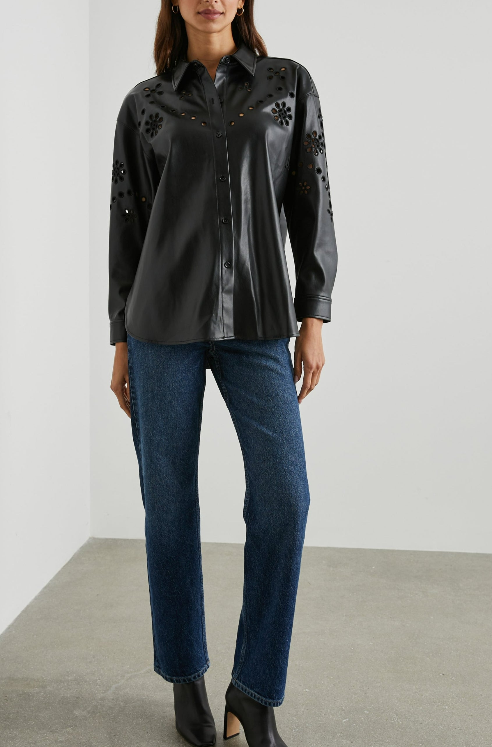 TAMSYN SHIRT BLACK - FULL FRONT BODY