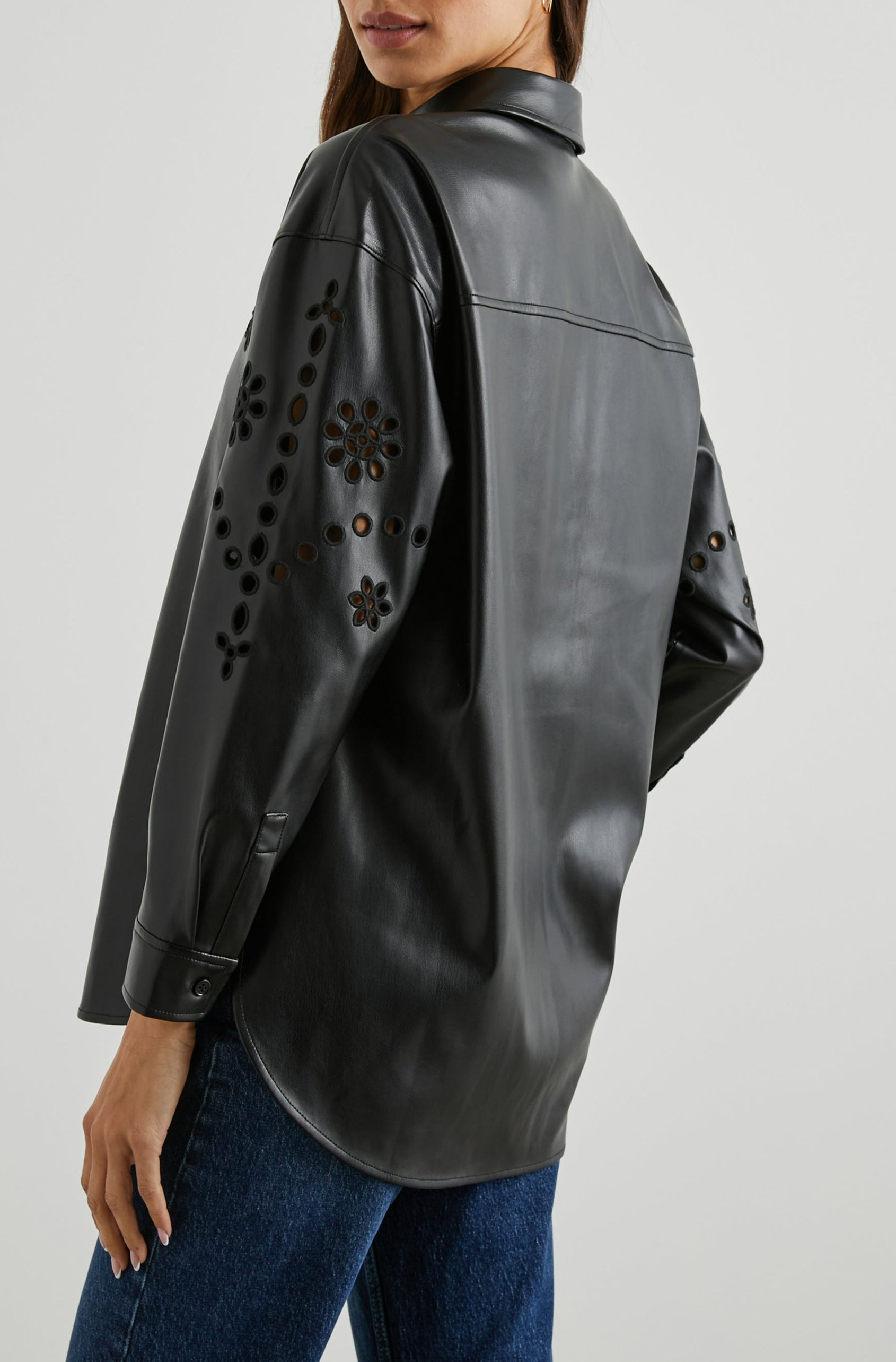 TAMSYN SHIRT BLACK - SIDE ANGLE