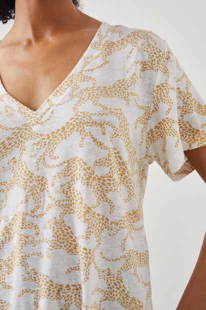 THE CARA V NECK SHIRT GOLD CHEETAH -DETAIL