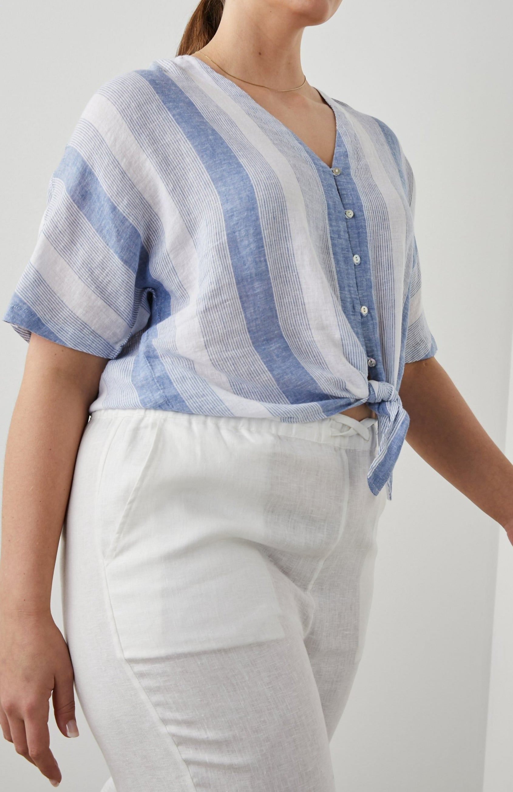 THEA TOP NEVIS STRIPE - FRONT IN MOTION MODEL 2