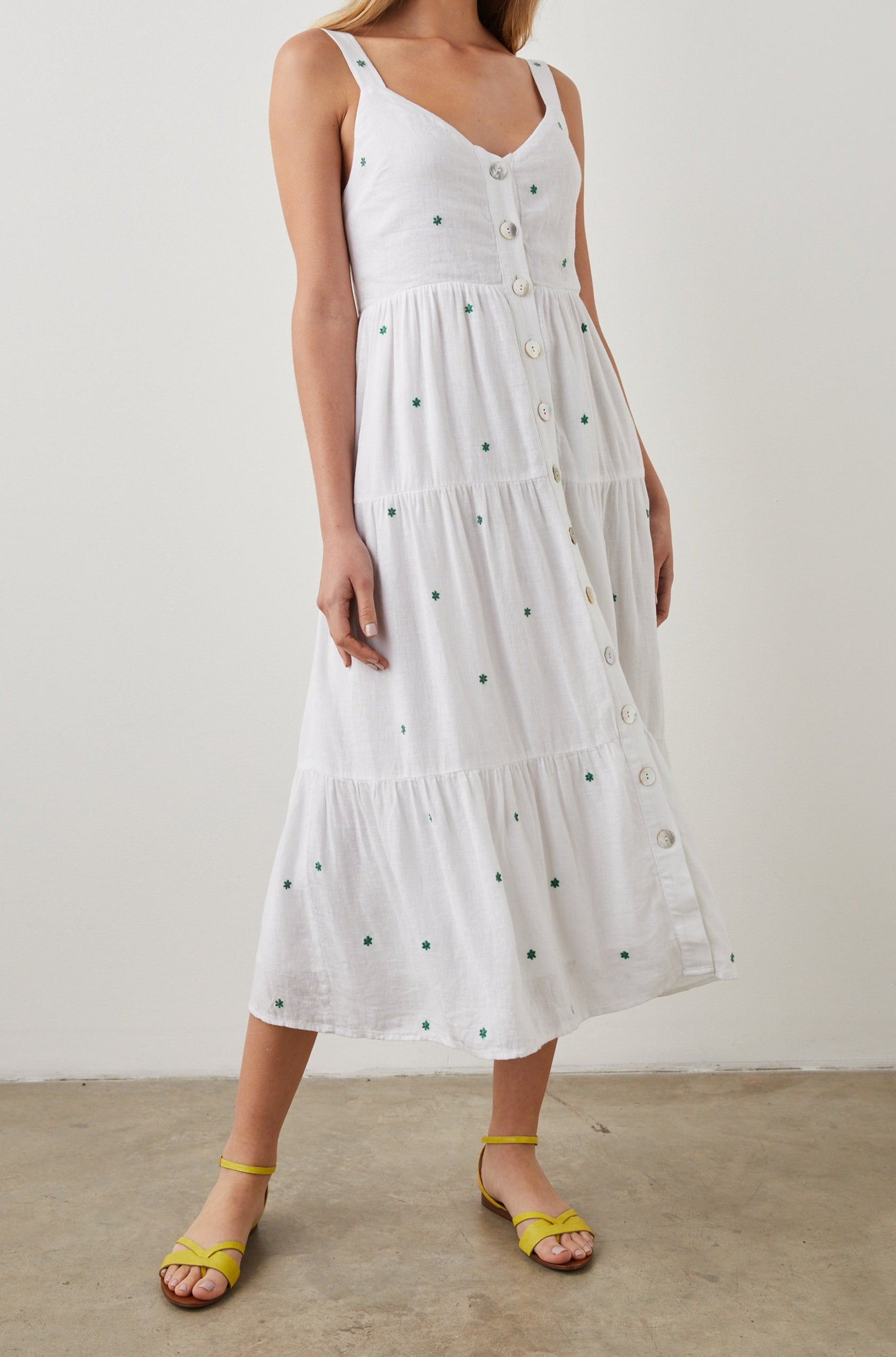 VIOLET DRESS GREEN DAISY EMBROIDERY - FRONT BODY IN MOTION